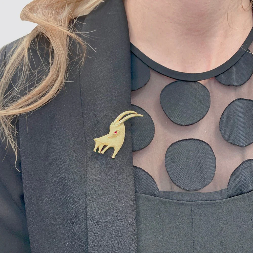 Broche "Bouquetin" en or jaune - Image 7