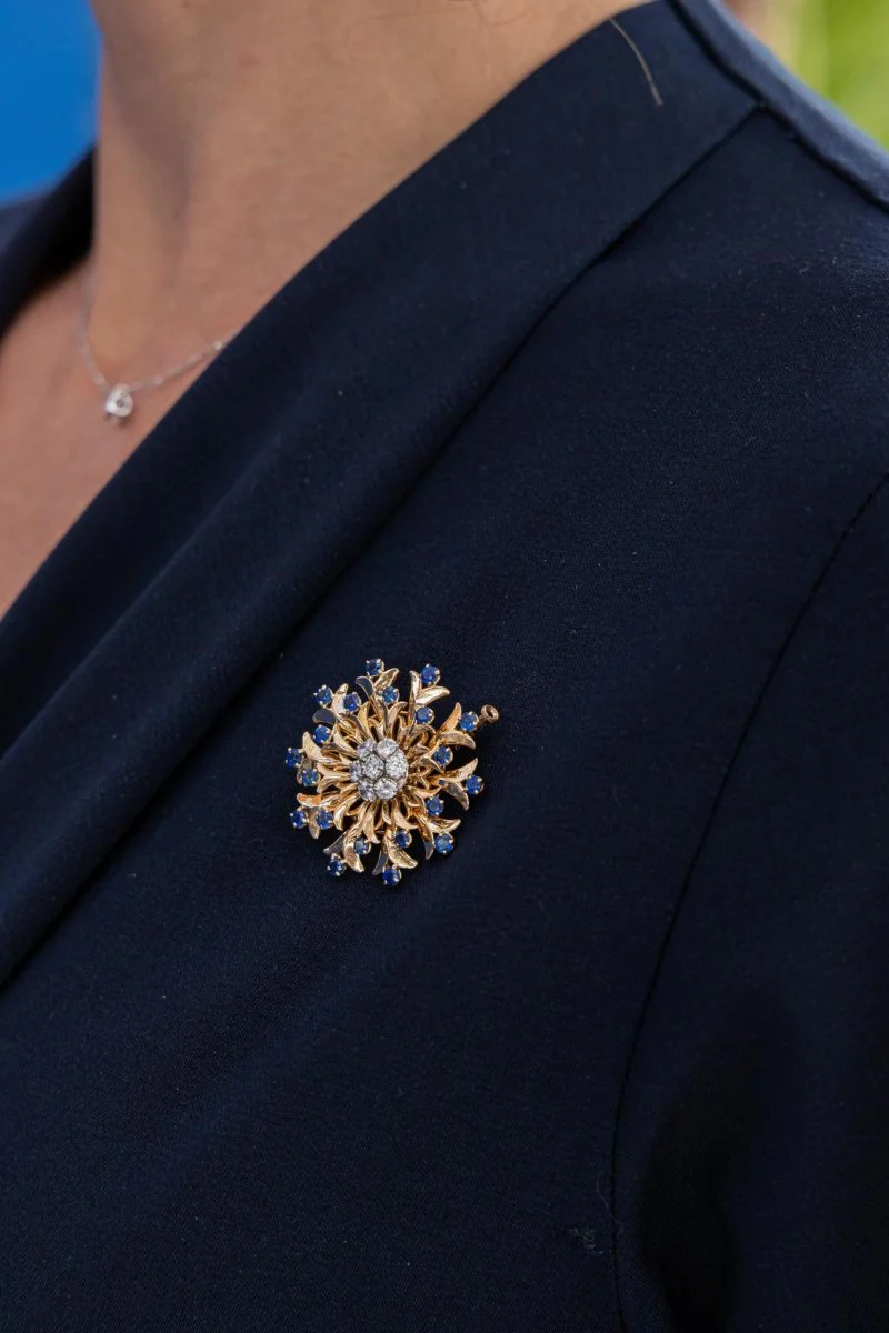 Broche Fleur en or jaune et diamants - Image 2