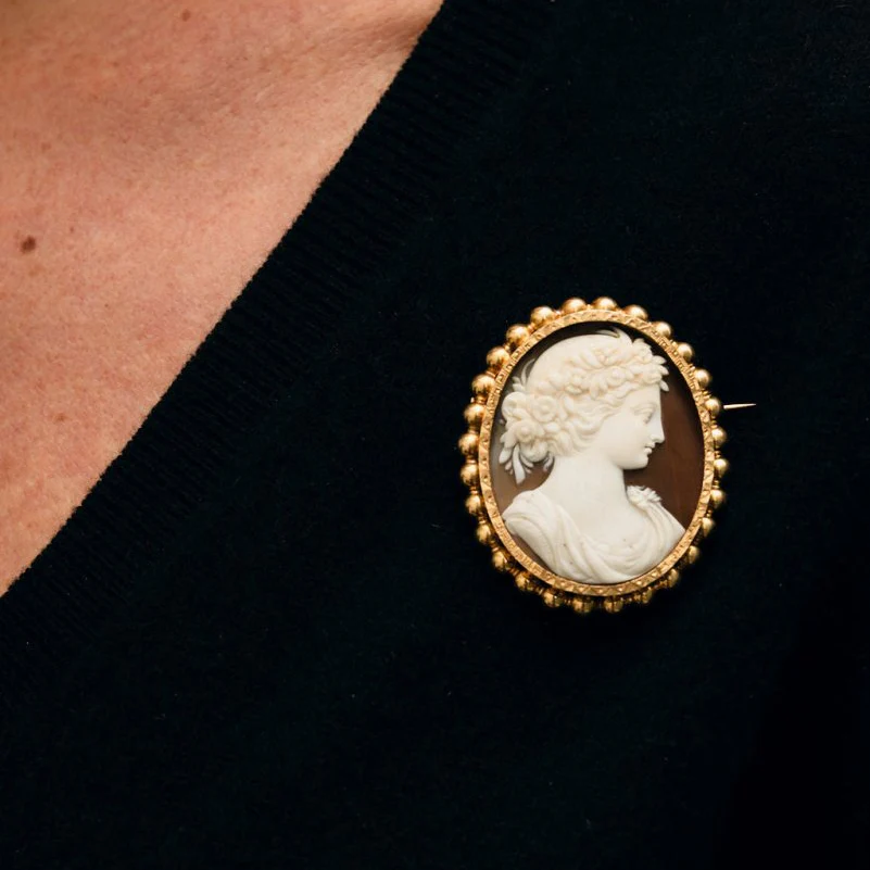 Broche Camée en or jaune - Image 2