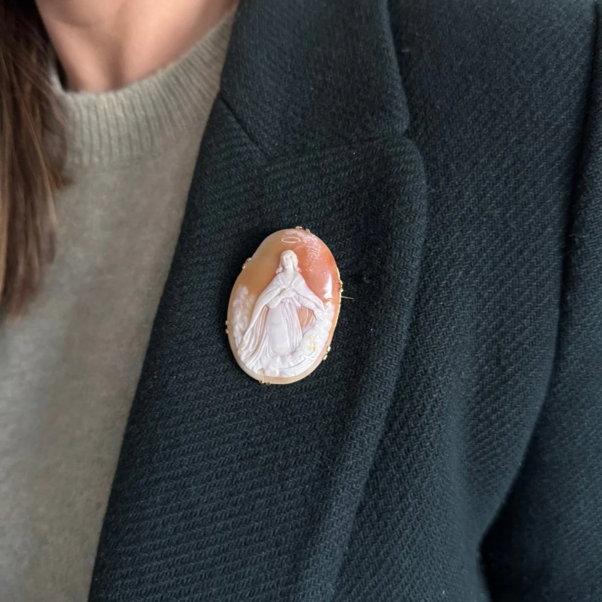 Broche Camée en or jaune - Image 2