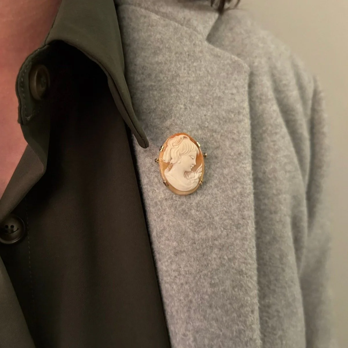 Broche Camée en or jaune - Image 2