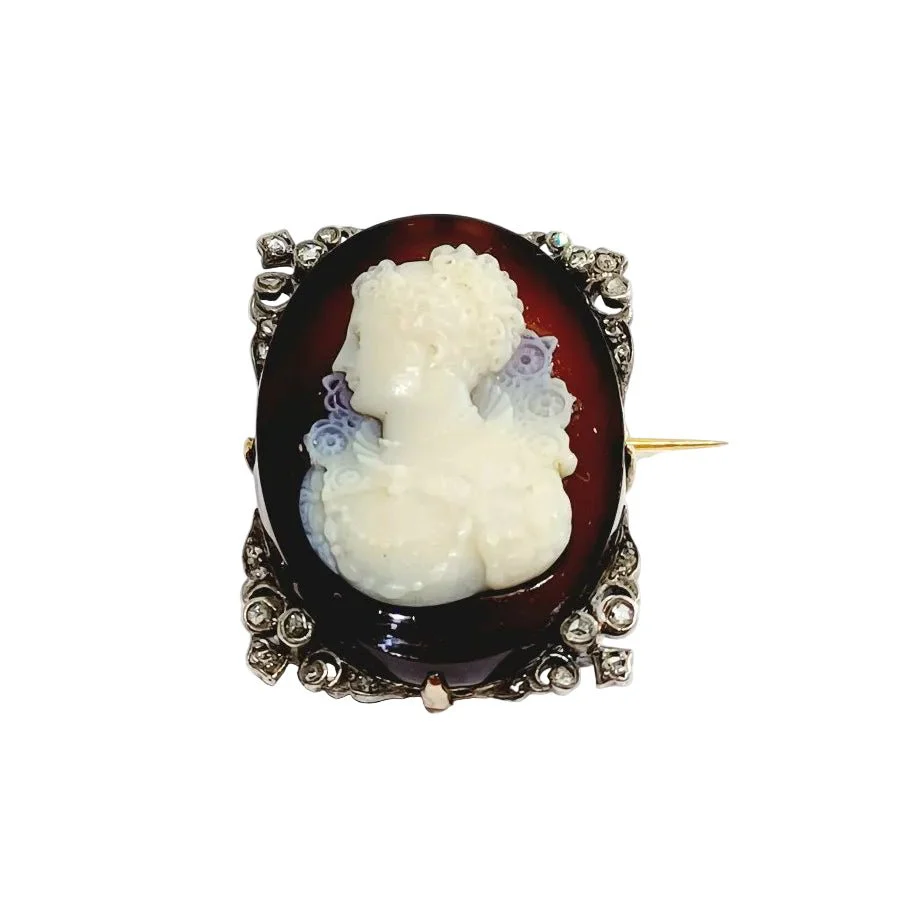 Broche Camée en or rose, cornaline et diamants