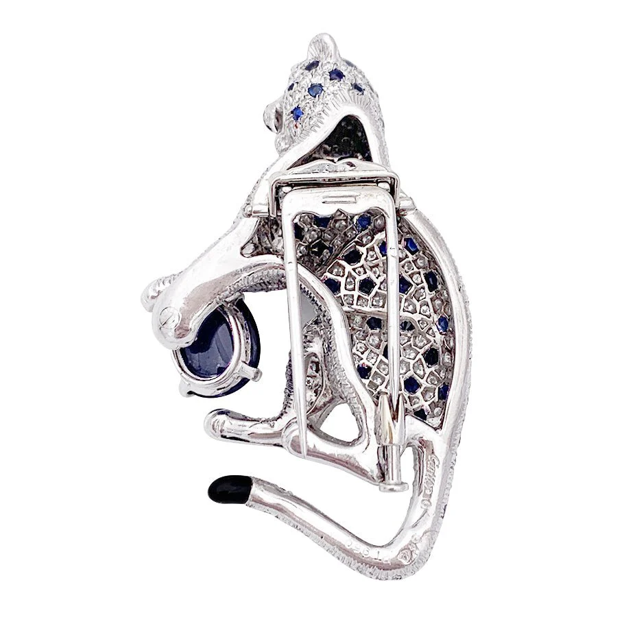 Broche CARTIER "Nefertari Panthère" en platine, émail, émeraudes, saphirs et diamants - Image 8