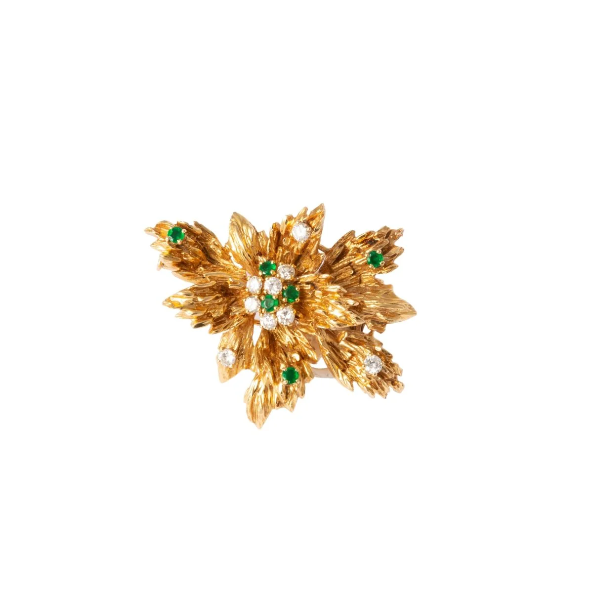 Broche CHAUMET "Feuillage" en or jaune, diamants et émeraudes