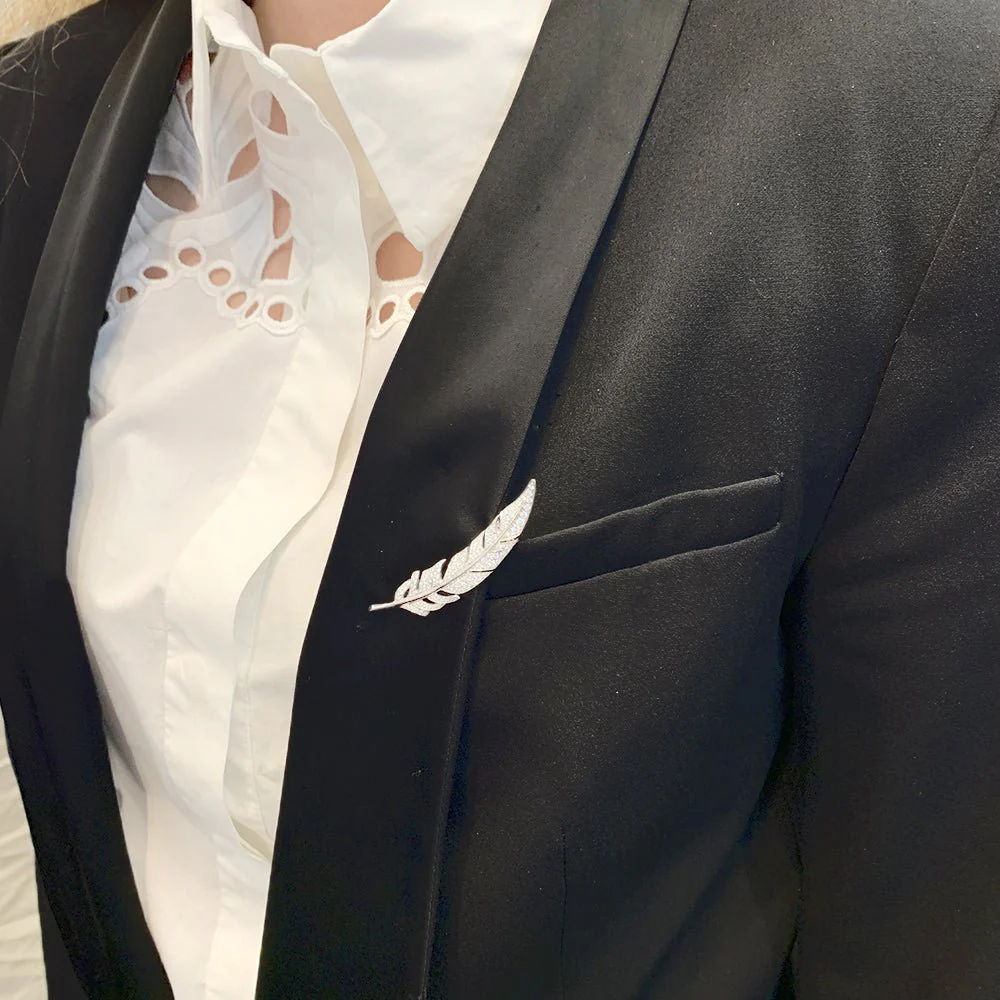 Broche CHAUMET "Plume" en or blanc et diamants - Image 5