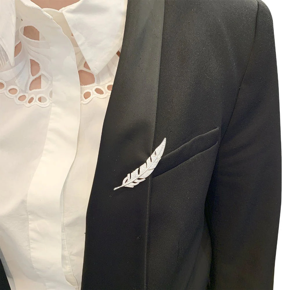 Broche CHAUMET "Plume" en or blanc et diamants - Image 6