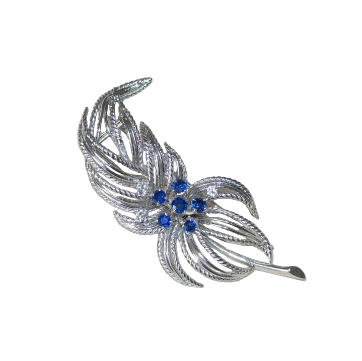 Broche Clip BOUCHERON en or blanc, platine, saphirs et diamants