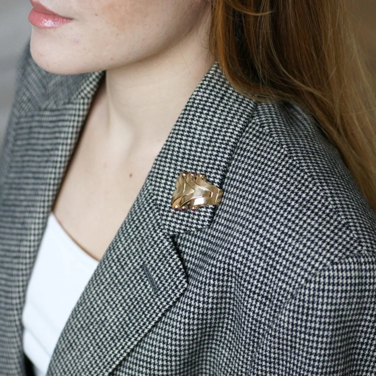 Broche BOUCHERON clip en or rose et rubis - Image 10