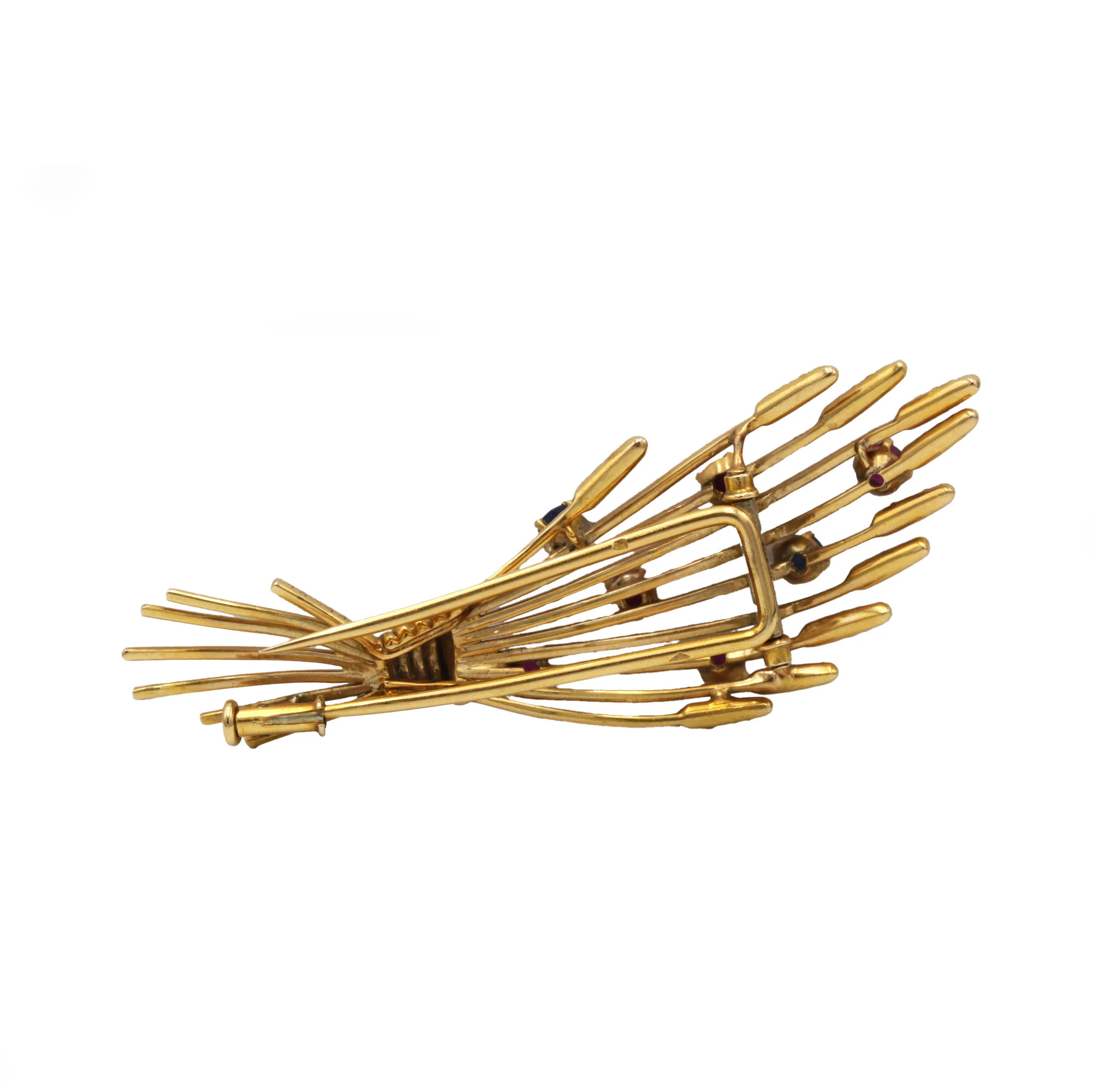 Broche Clip MELLERIO en or jaune, rubis et saphirs - Image 3