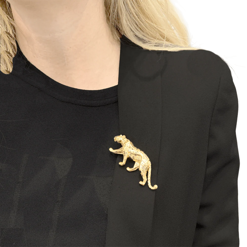 Broche Épingle CARTIER Panthère en or jaune, émail et émeraudes - Image 2