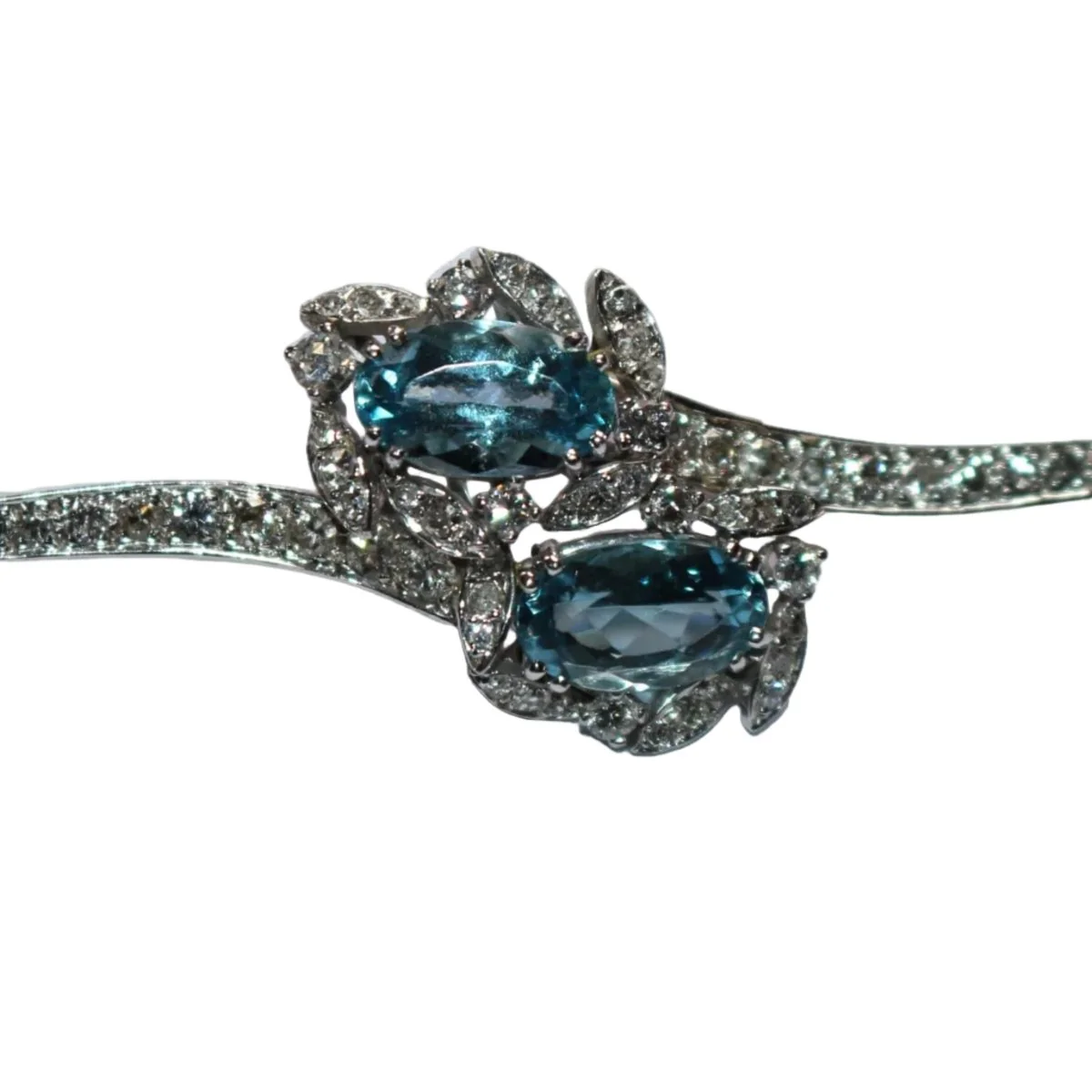 Broche Épingle en or blanc, aigues-marines et diamants