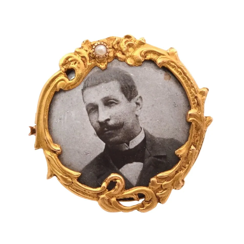Broche Épingle en or jaune et perle