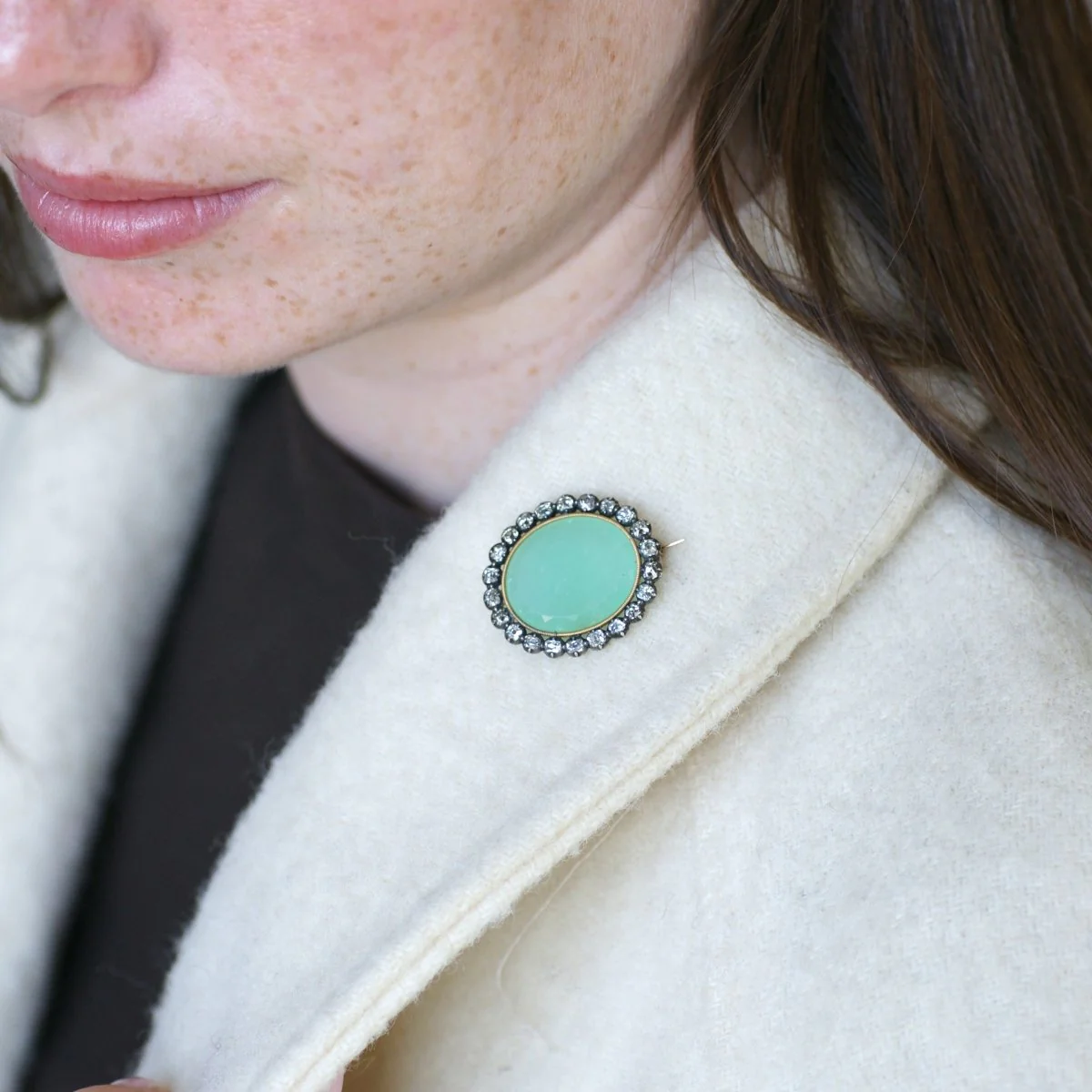 Broche Épingle en or jaune, or rose, argent, chrysoprase et diamants - Image 2