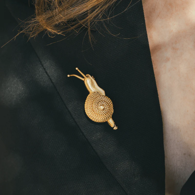 Broche Épingle HERMÉS "Escargot" en or jaune - Image 2