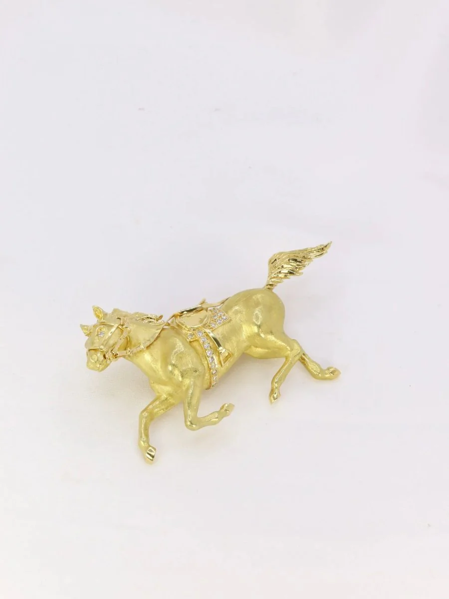 Broche animalière cheval en or jaune et diamants - Image 3