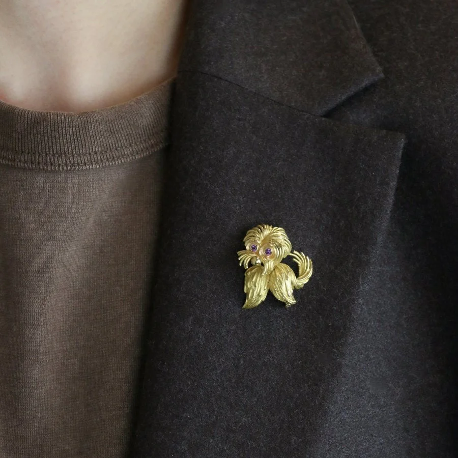 Broche animalière chien or jaune rubis - Image 2