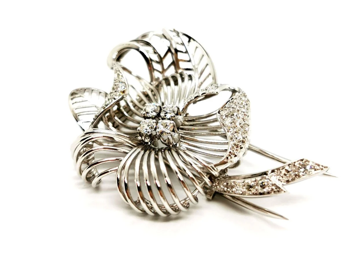 Broche fleur en or blanc et diamants - Image 10