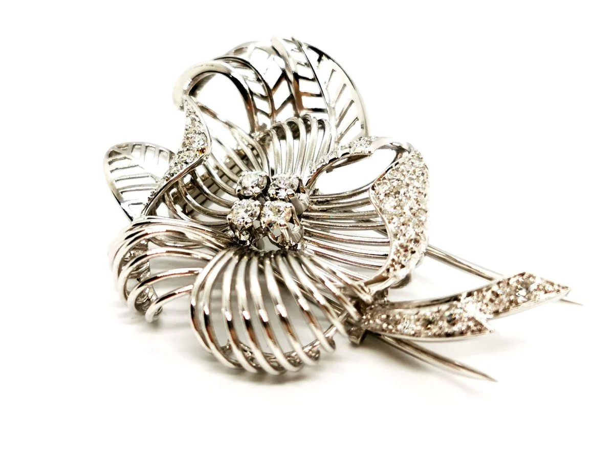 Broche fleur en or blanc et diamants - Image 11