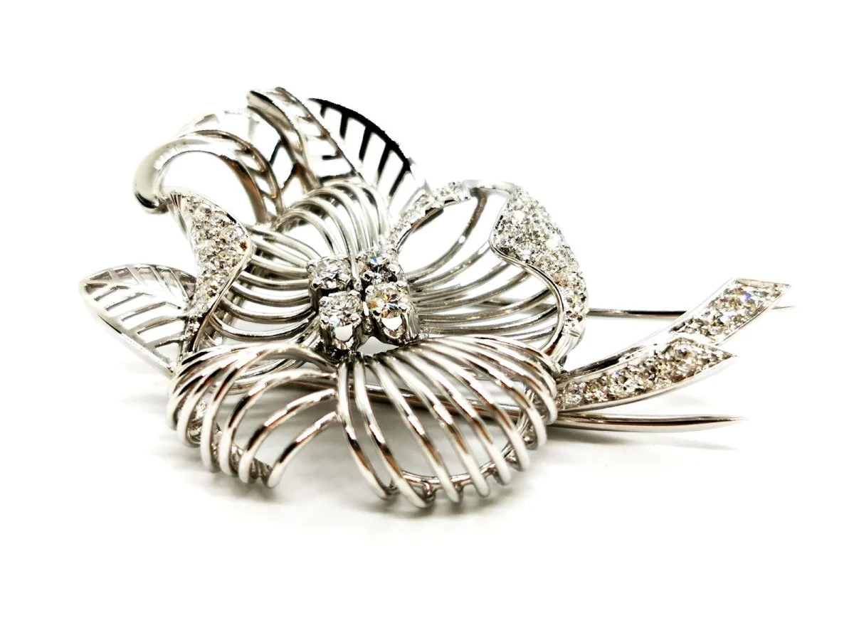 Broche fleur en or blanc et diamants - Image 12