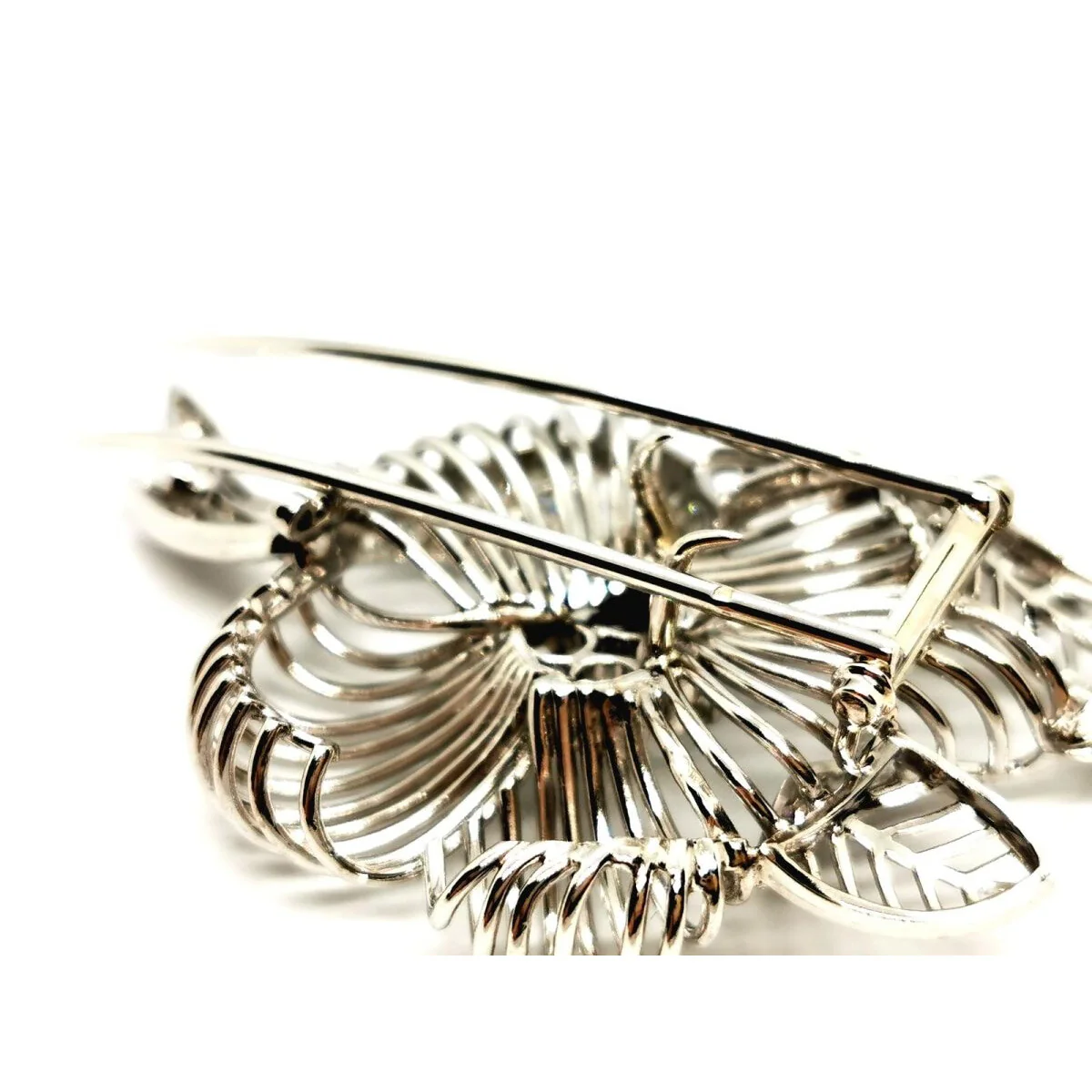 Broche fleur en or blanc et diamants - Image 6