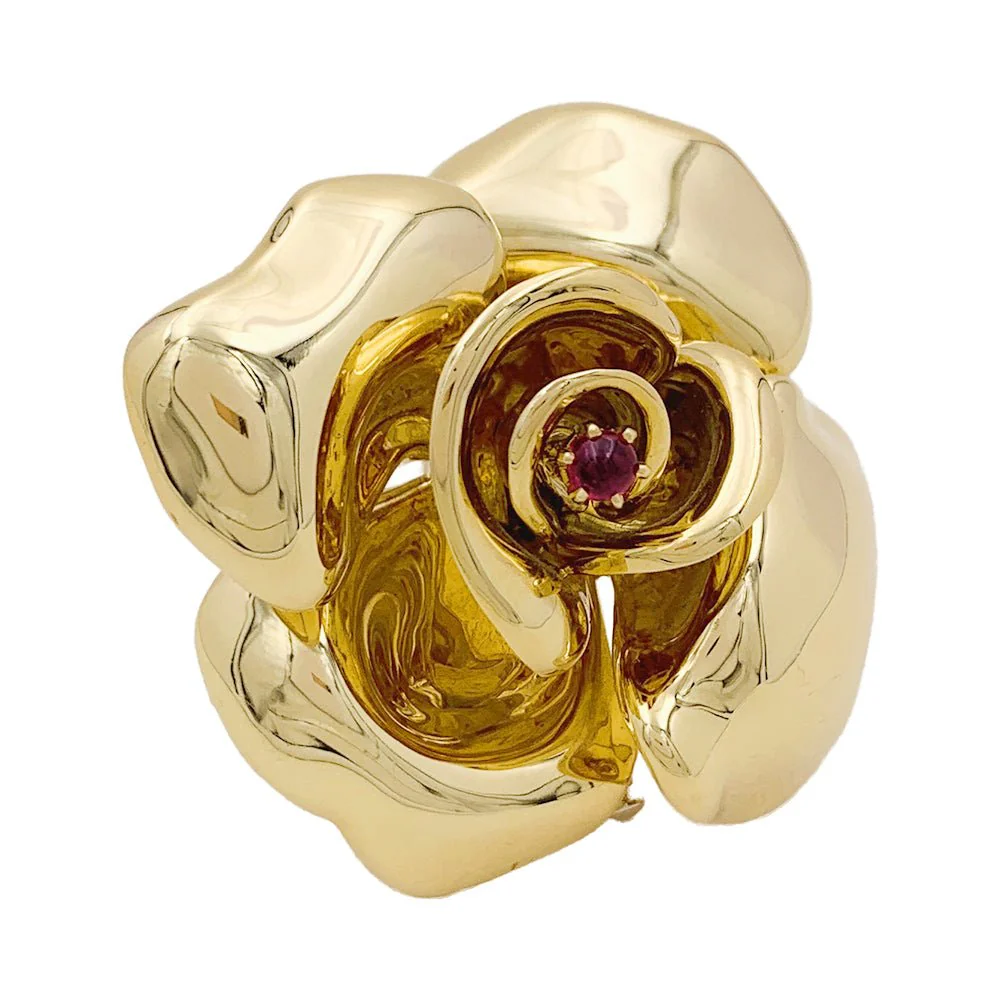 Broche FRED en or jaune et rubis