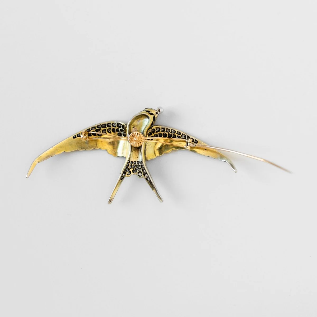 Broche "hirondelle" en or jaune et argent - Image 3