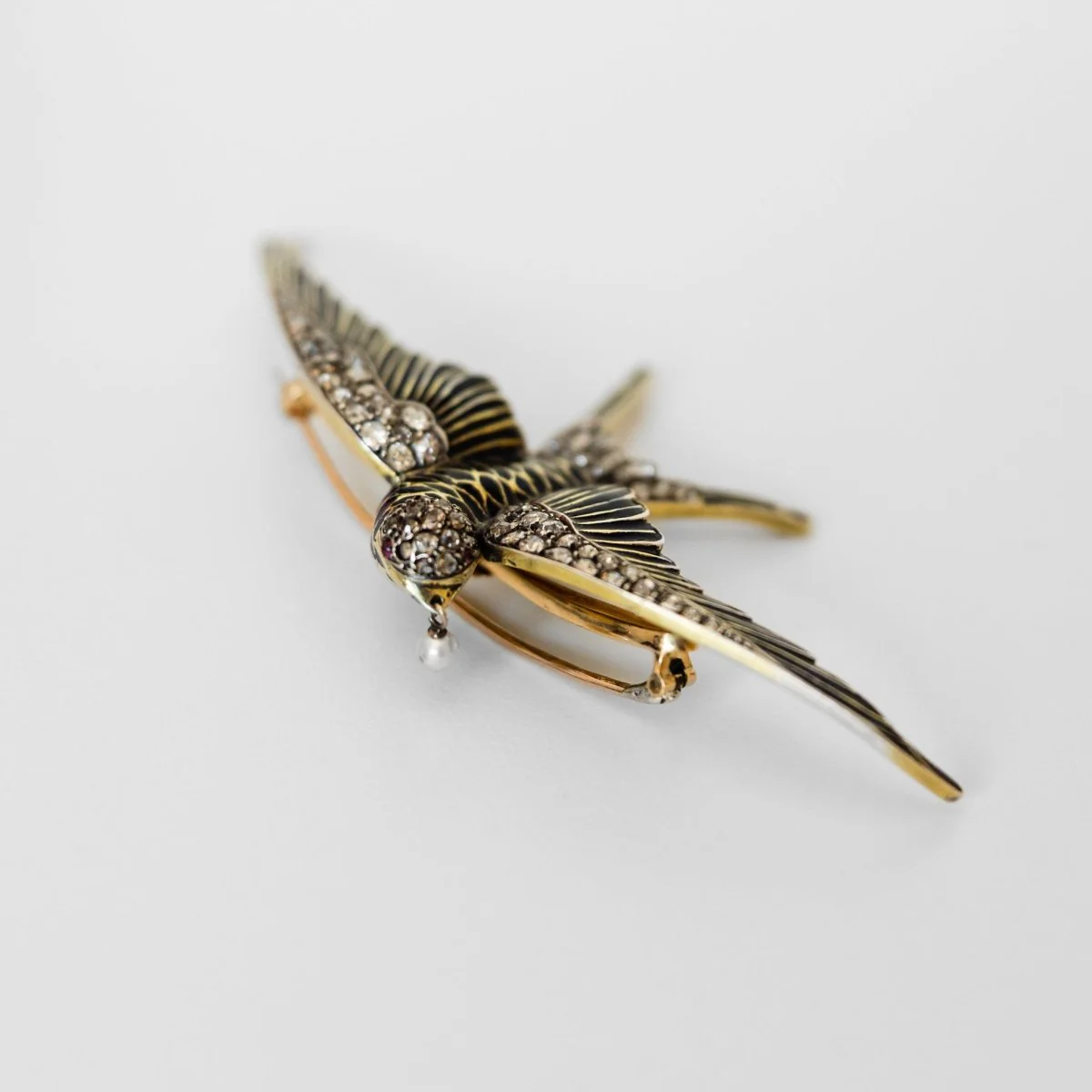 Broche "hirondelle" en or jaune et argent - Image 4
