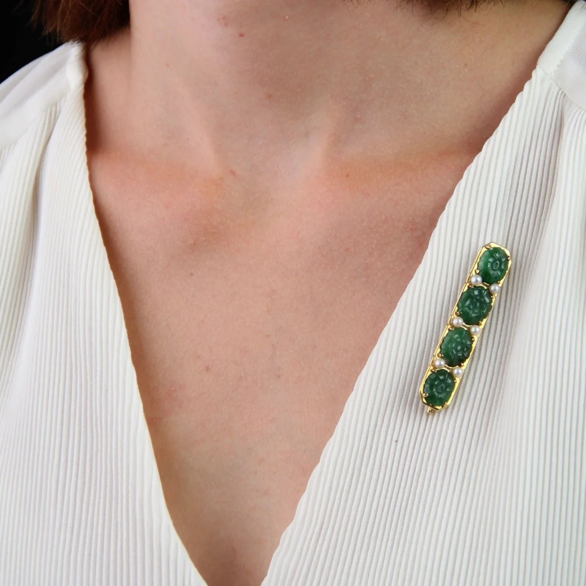 Broche Épingle en or jaune, perles et jades - Image 2