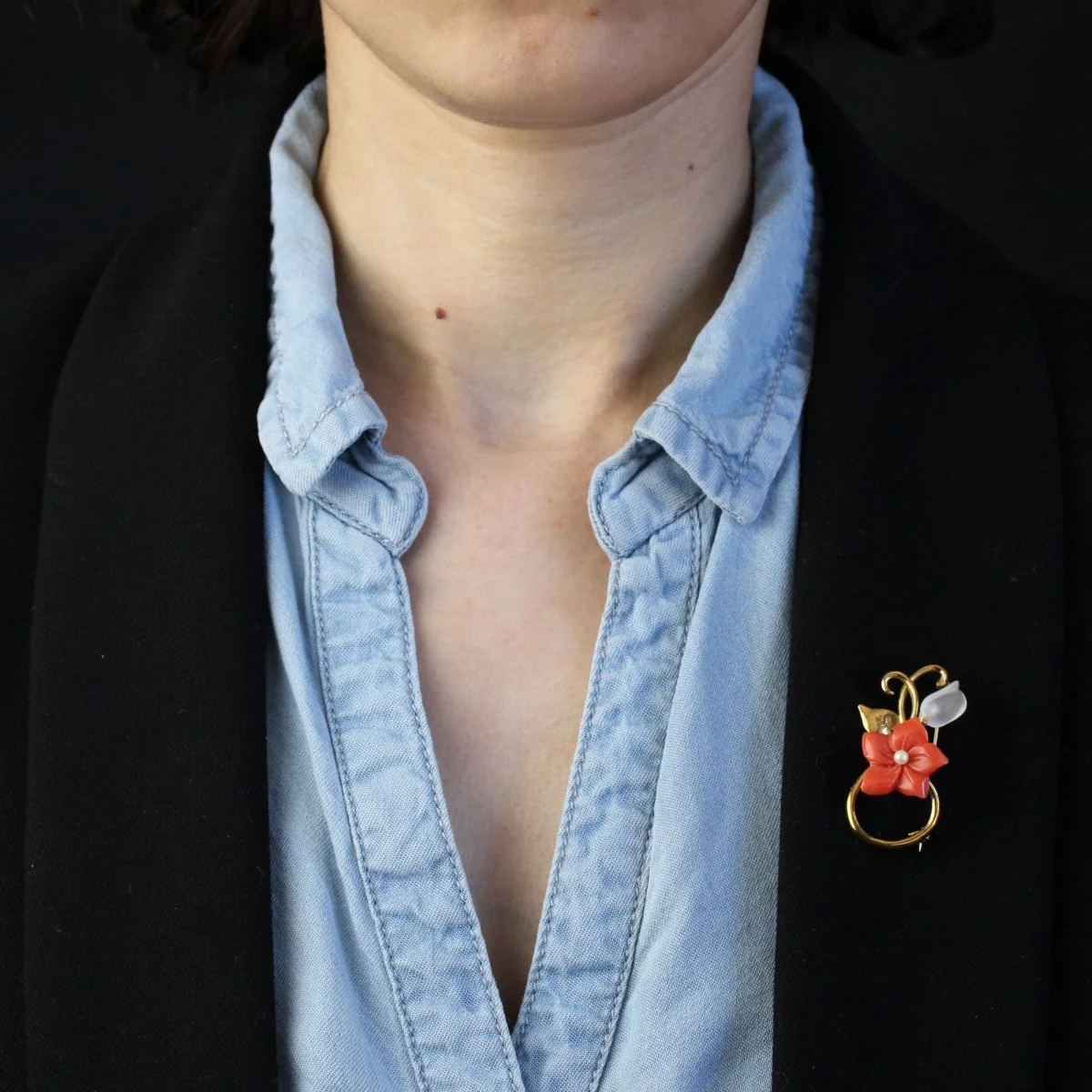Broche Épingle en or jaune, corail, perle et cristal de roche - Image 2