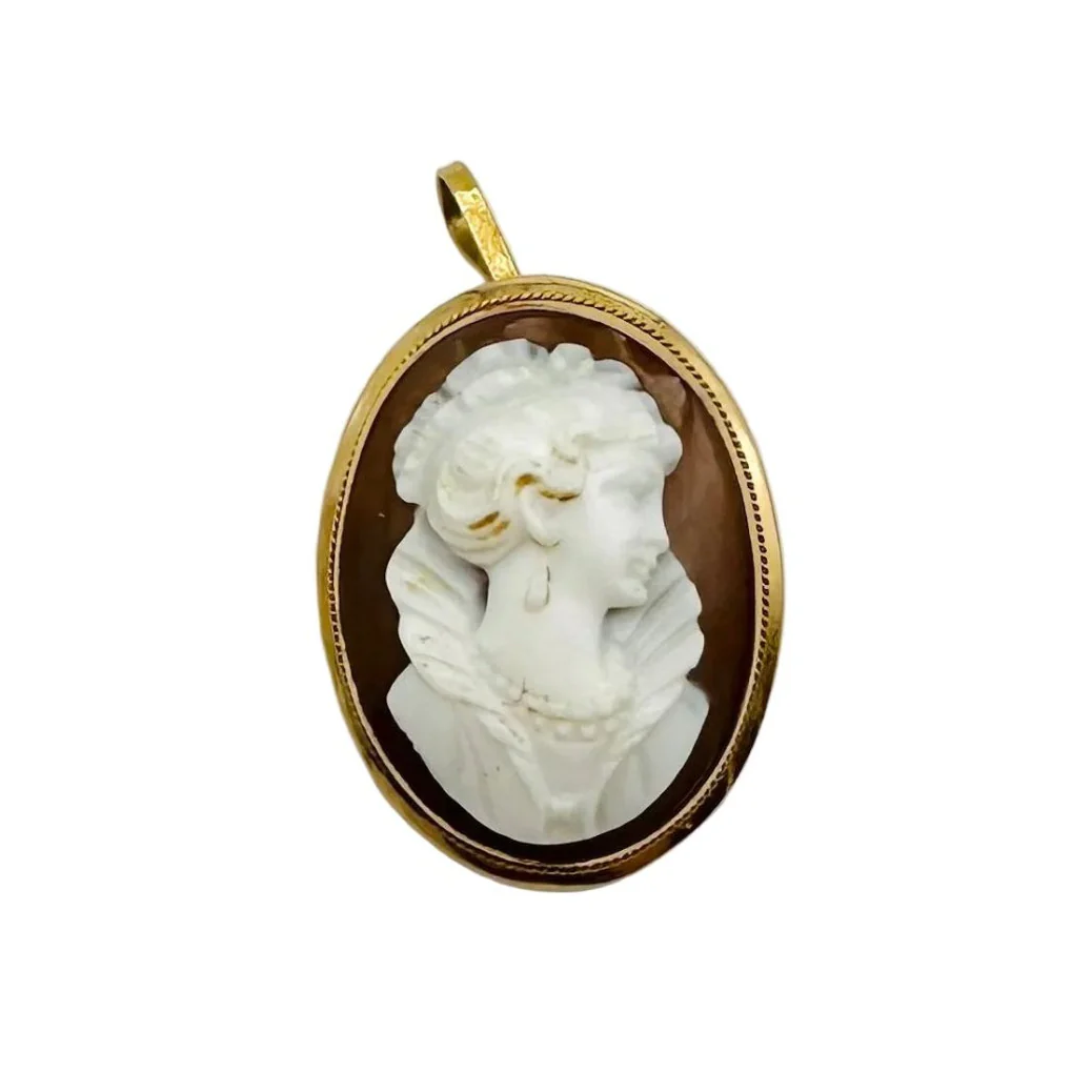 Broche/Pendentif Camée en or jaune et coquille