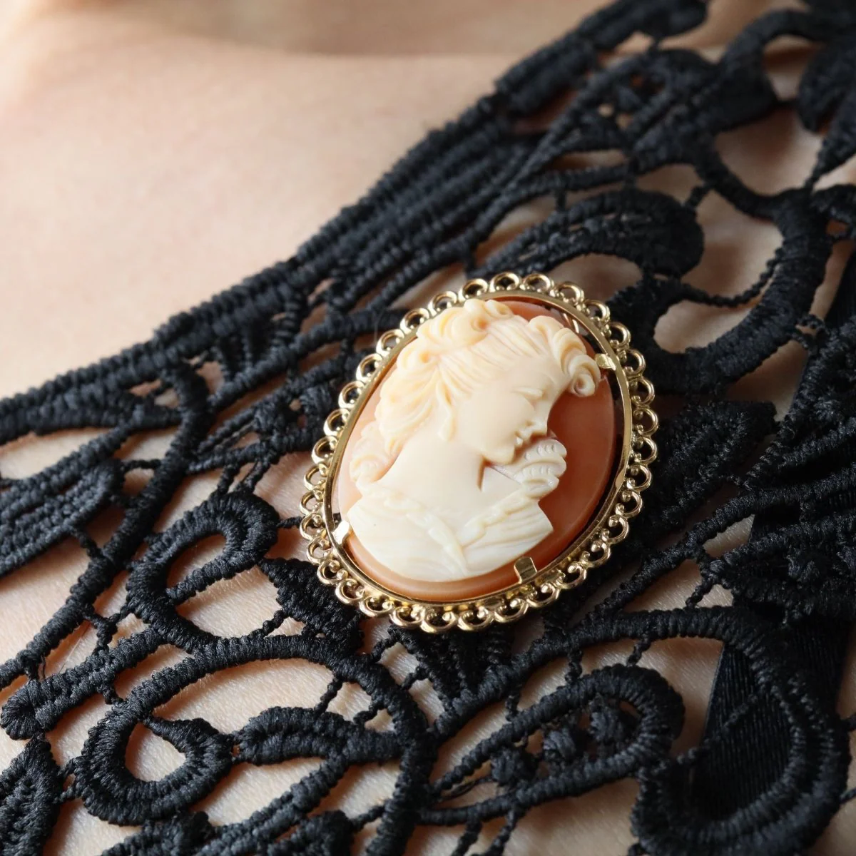 Broche pendentif camée en or jaune - Image 10