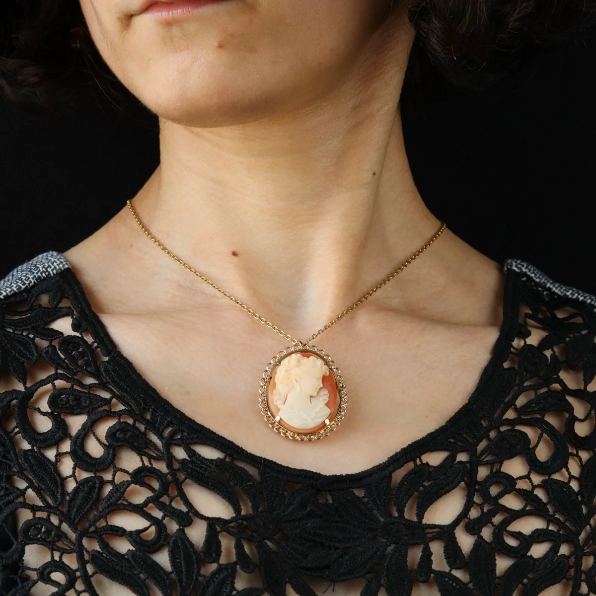 Broche pendentif camée en or jaune - Image 2