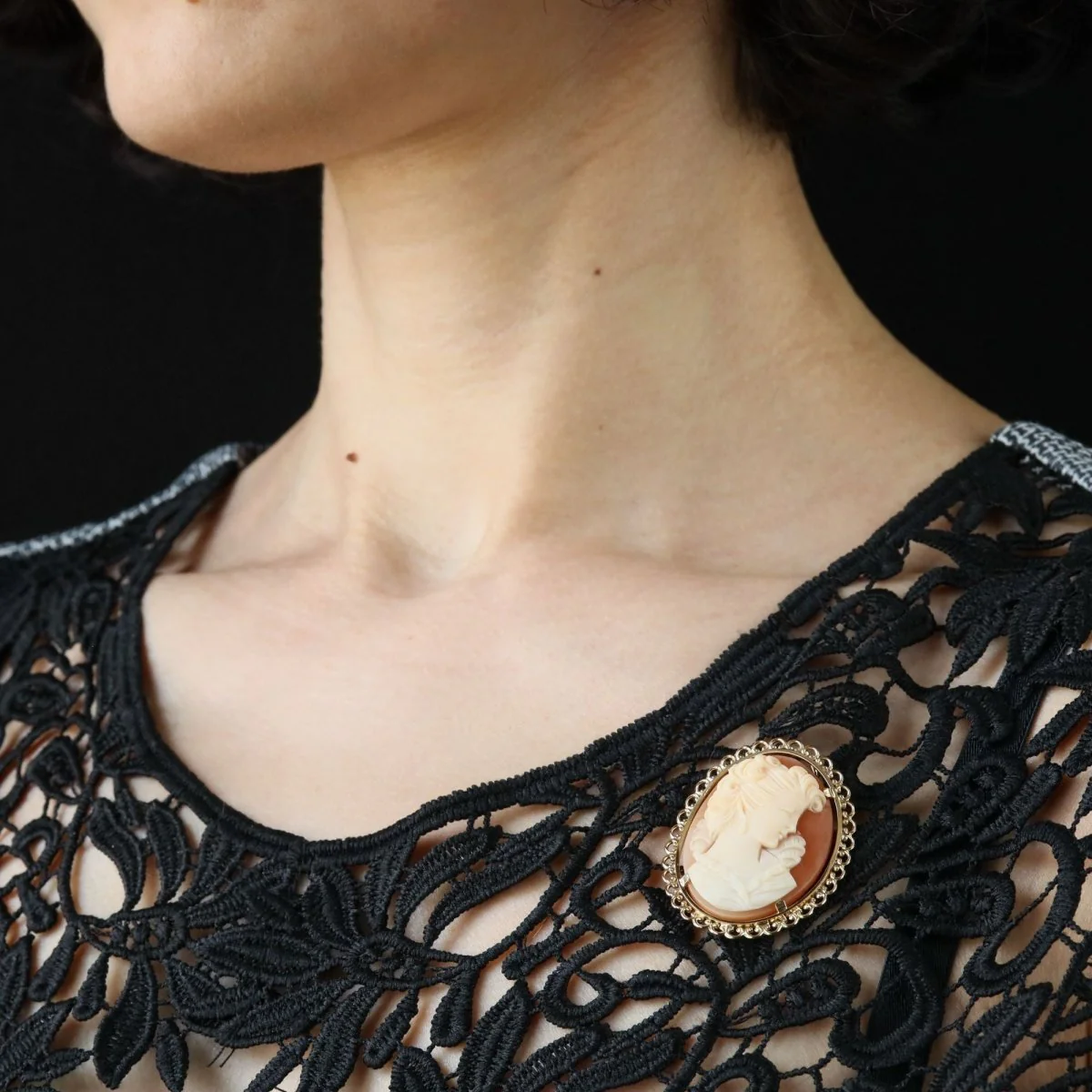 Broche pendentif camée en or jaune - Image 9
