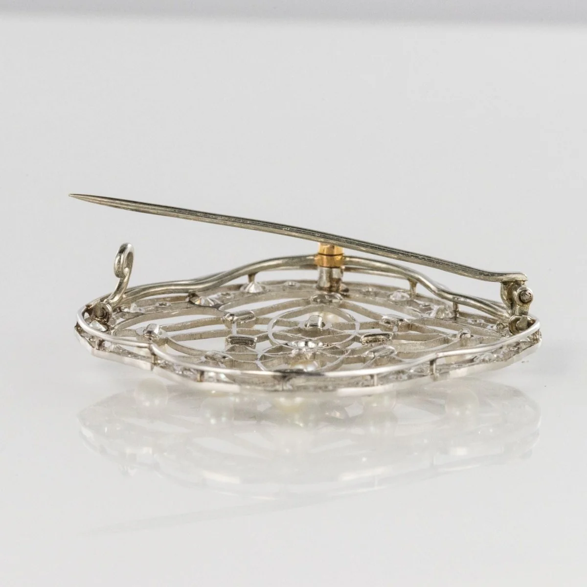 Broche Épingle en platine, perles et diamants - Image 4