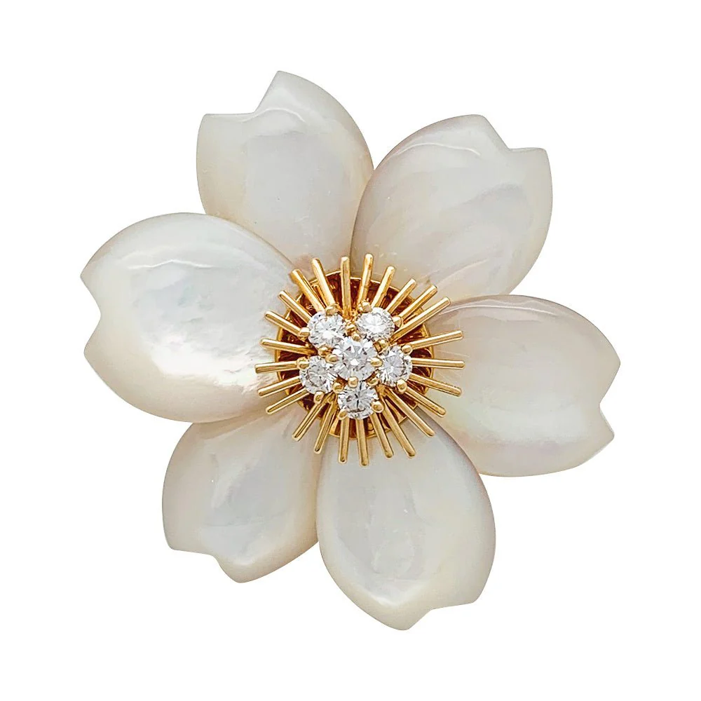 Broche Van Cleef & Arpels " Rose de Noël" en or jaune, diamants et nacre