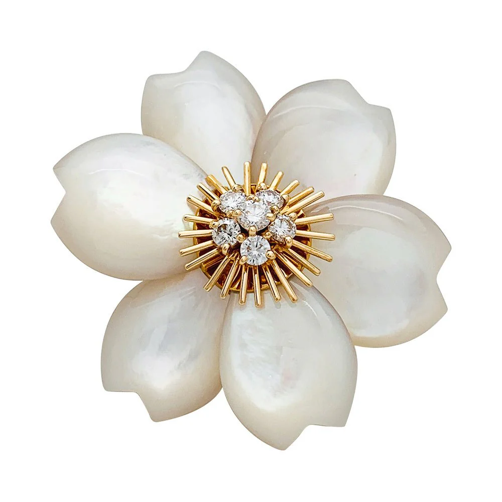 Broche Van Cleef & Arpels " Rose de Noël" en or jaune, diamants et nacre - Image 3