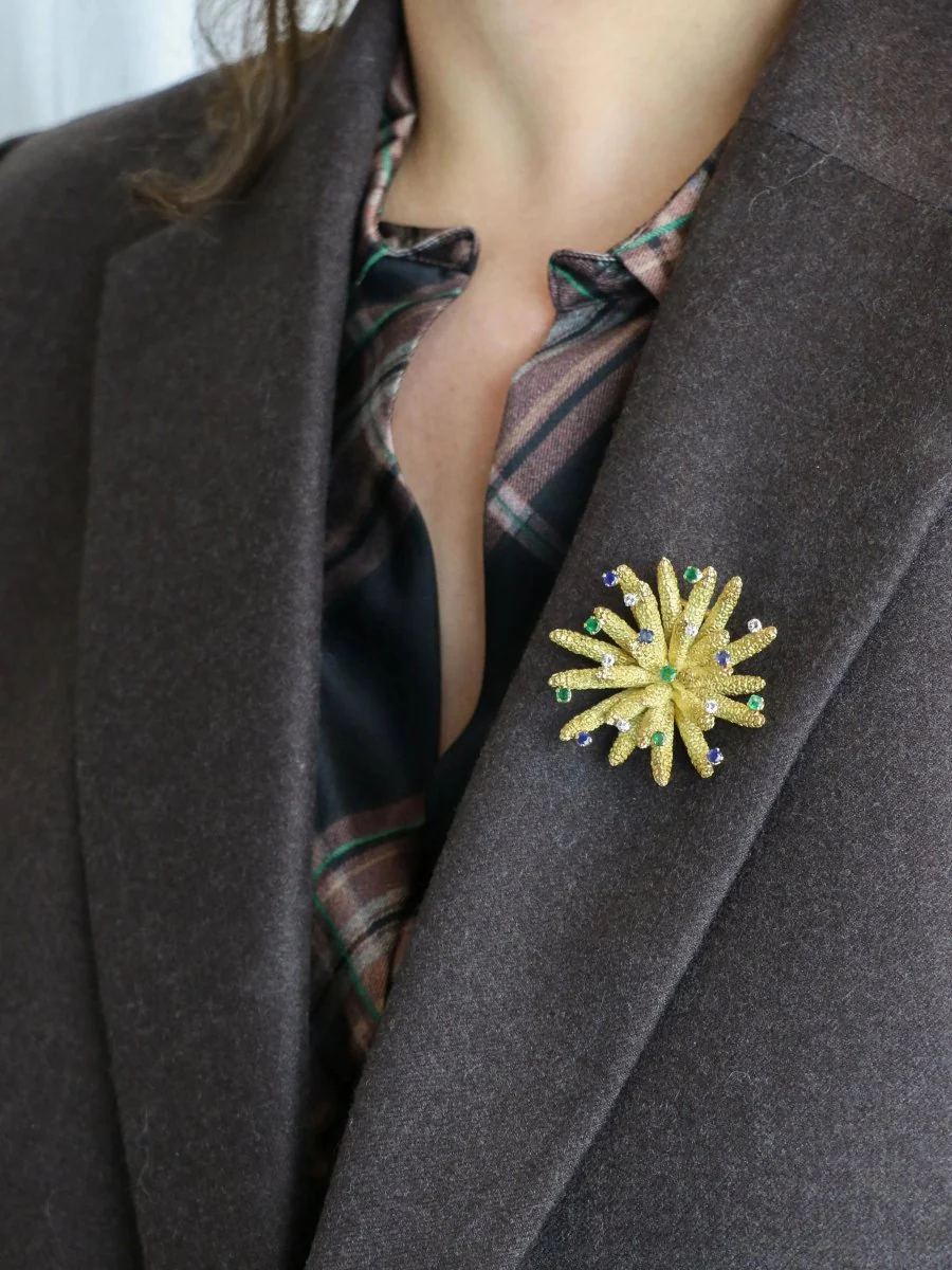 Broche vintage anémone or jaune diamants émeraudes saphirs - Image 7