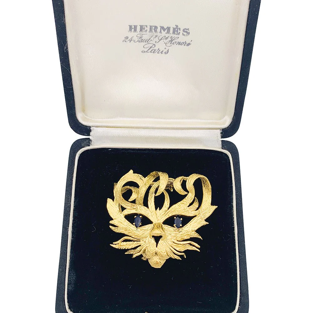 Broche HERMÈS "Mistigri" en or jaune et saphirs - Image 4