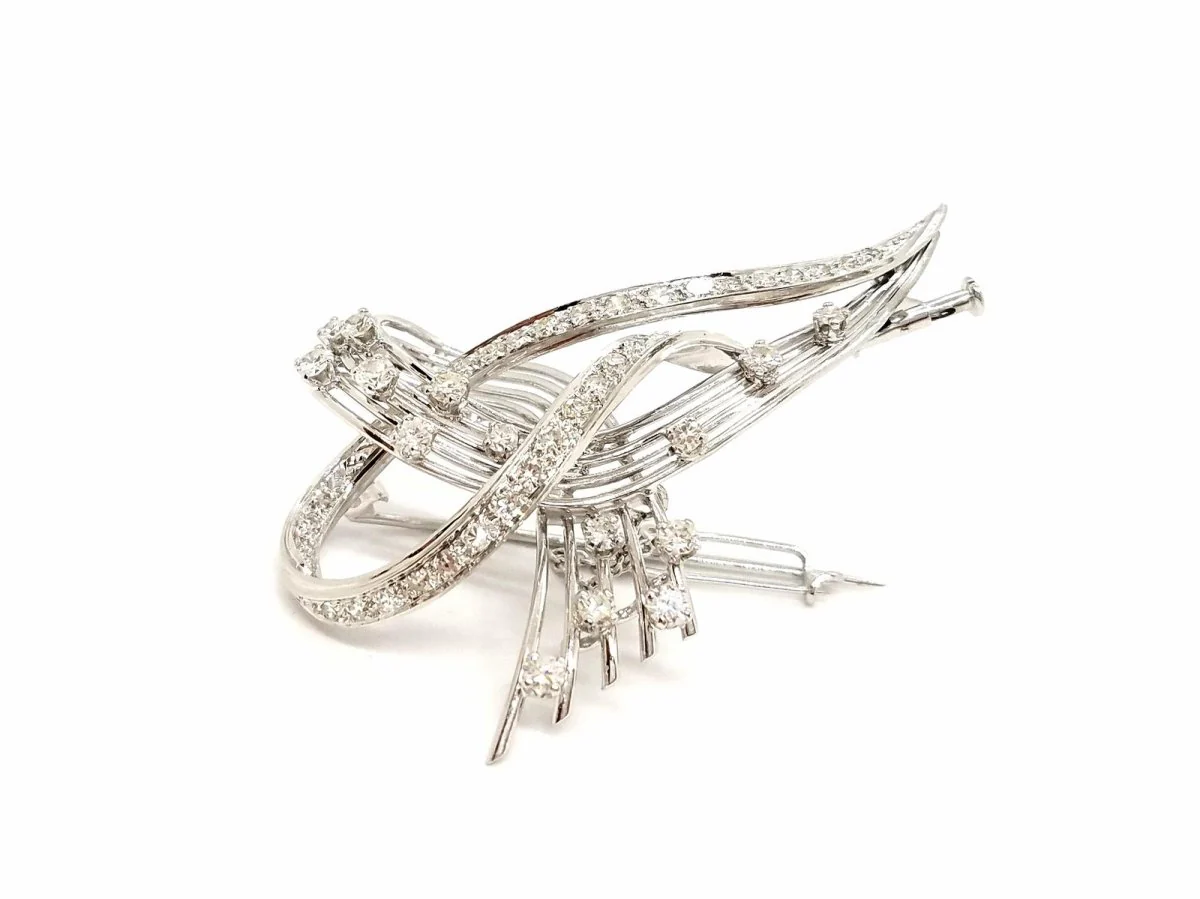 Broche en or blanc et diamants