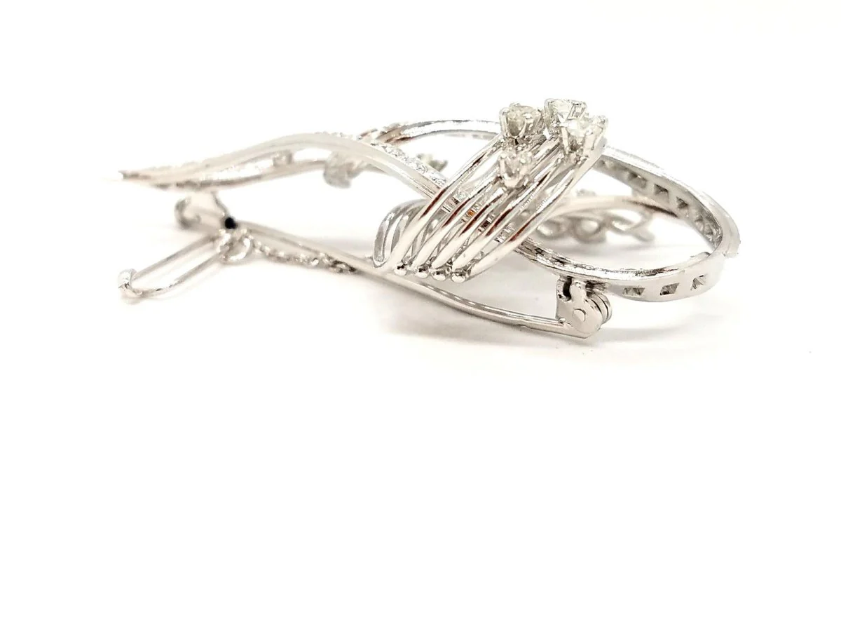 Broche en or blanc et diamants - Image 10
