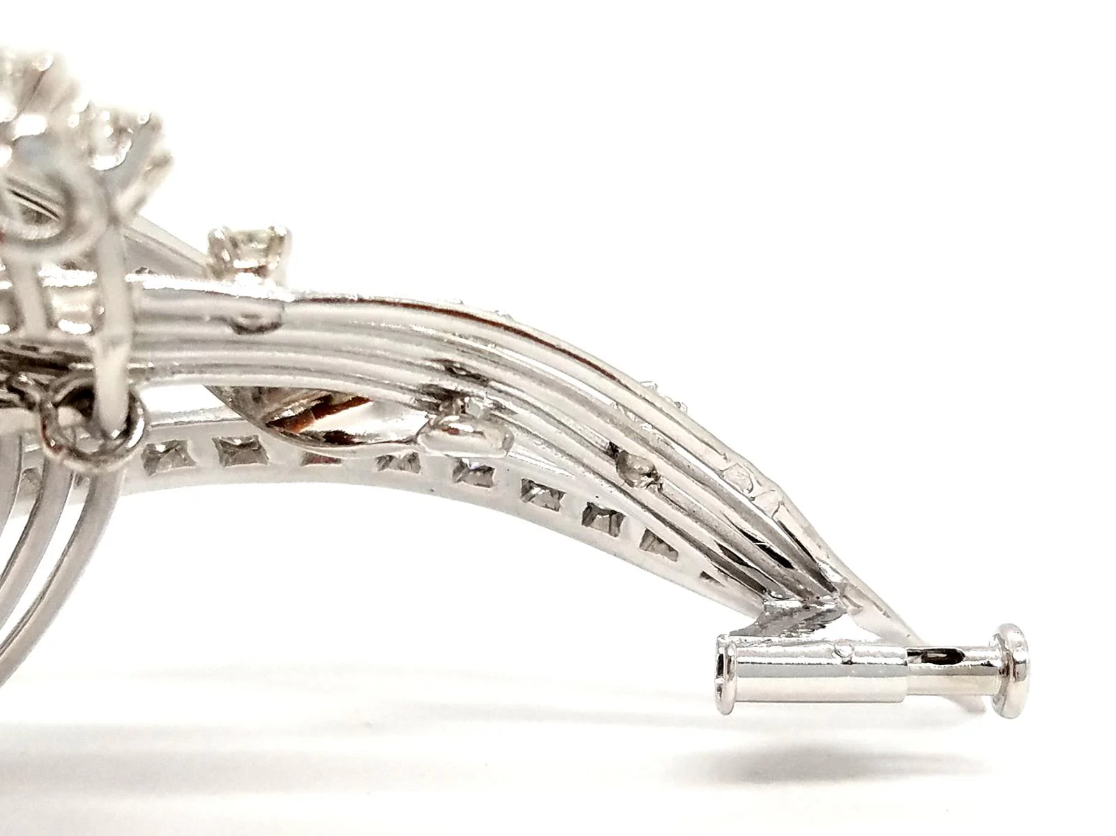 Broche en or blanc et diamants - Image 17