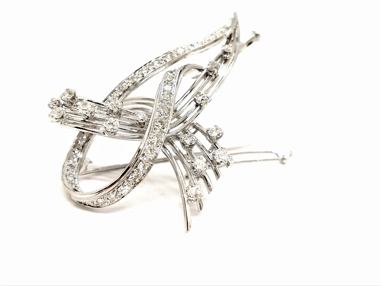 Broche en or blanc et diamants - Image 18