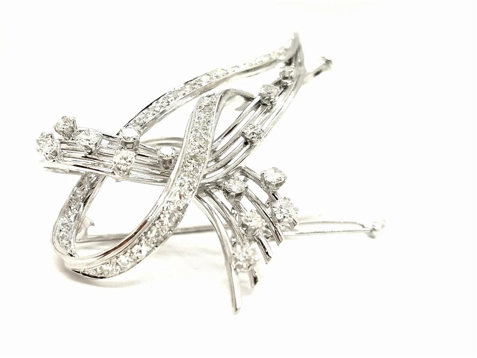 Broche en or blanc et diamants - Image 19