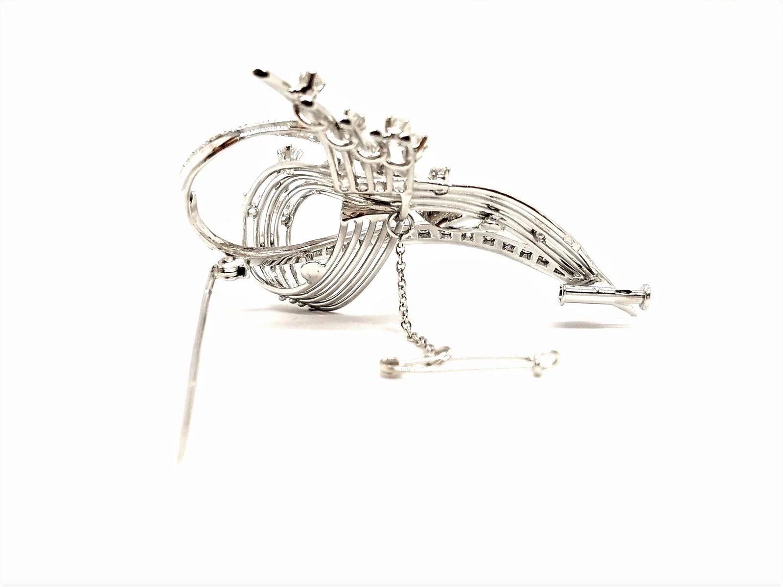 Broche en or blanc et diamants - Image 20
