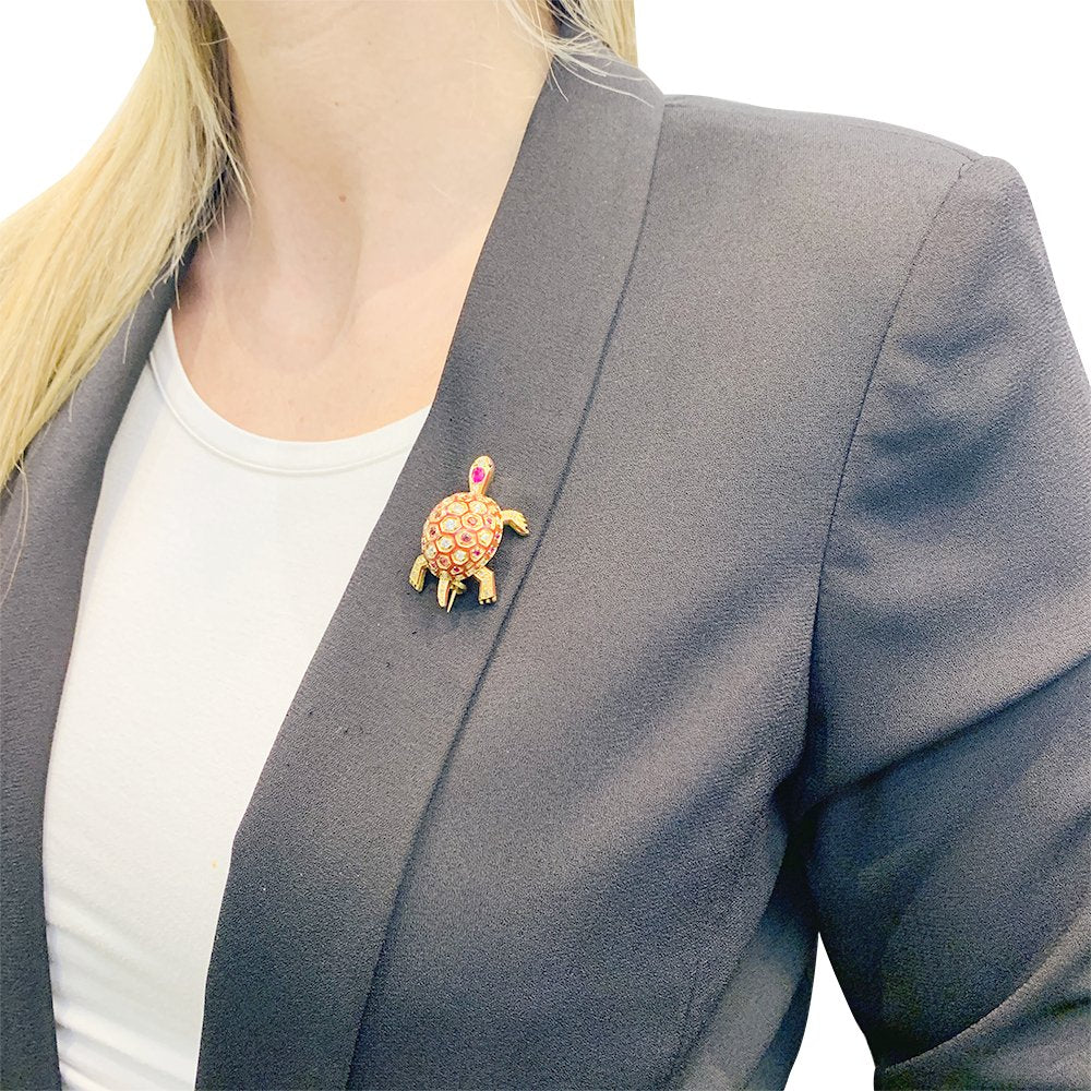 Broche "Tortue" en or jaune, émail, rubis, saphirs et diamants - Image 2