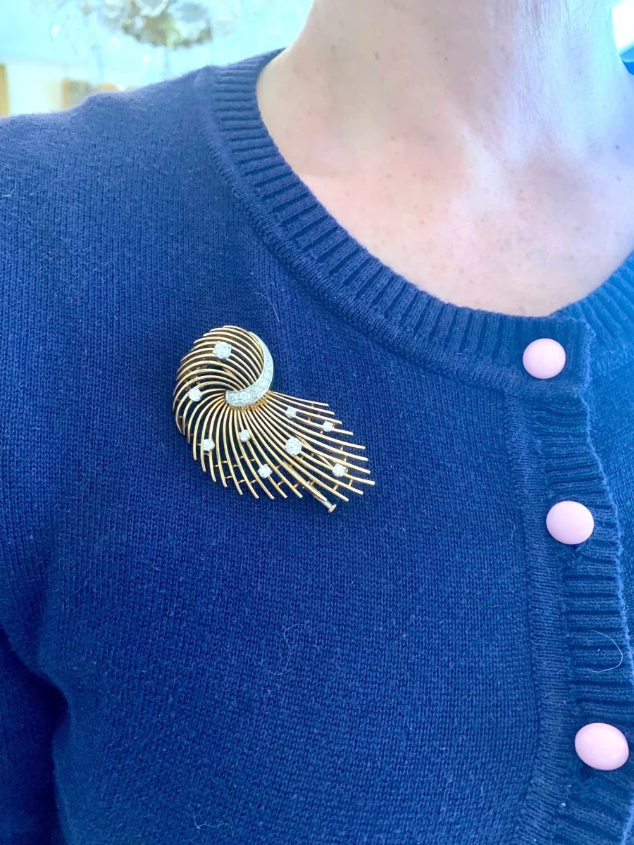 Broche Rétro "Volute" en or jaune et diamant - Image 3