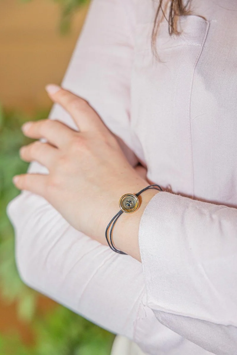 Bracelet BULGARI en or jaune et cordon - Image 2