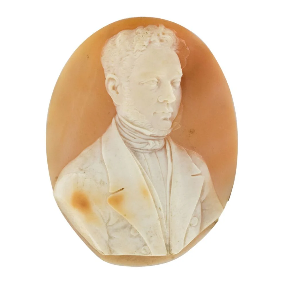 Broche Camée en Coquille Bibouche