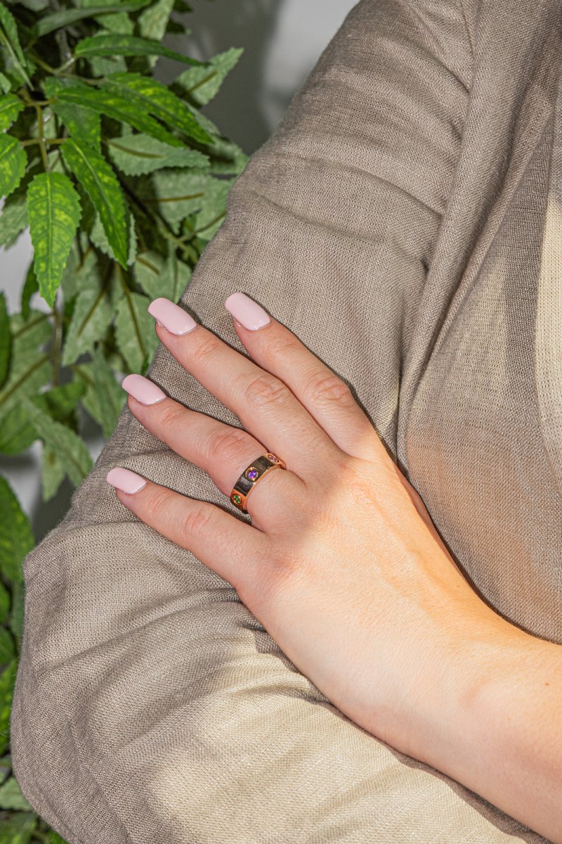 Bague CARTIER "Love" en or rose et saphir, grenat et améthyste - Image 2
