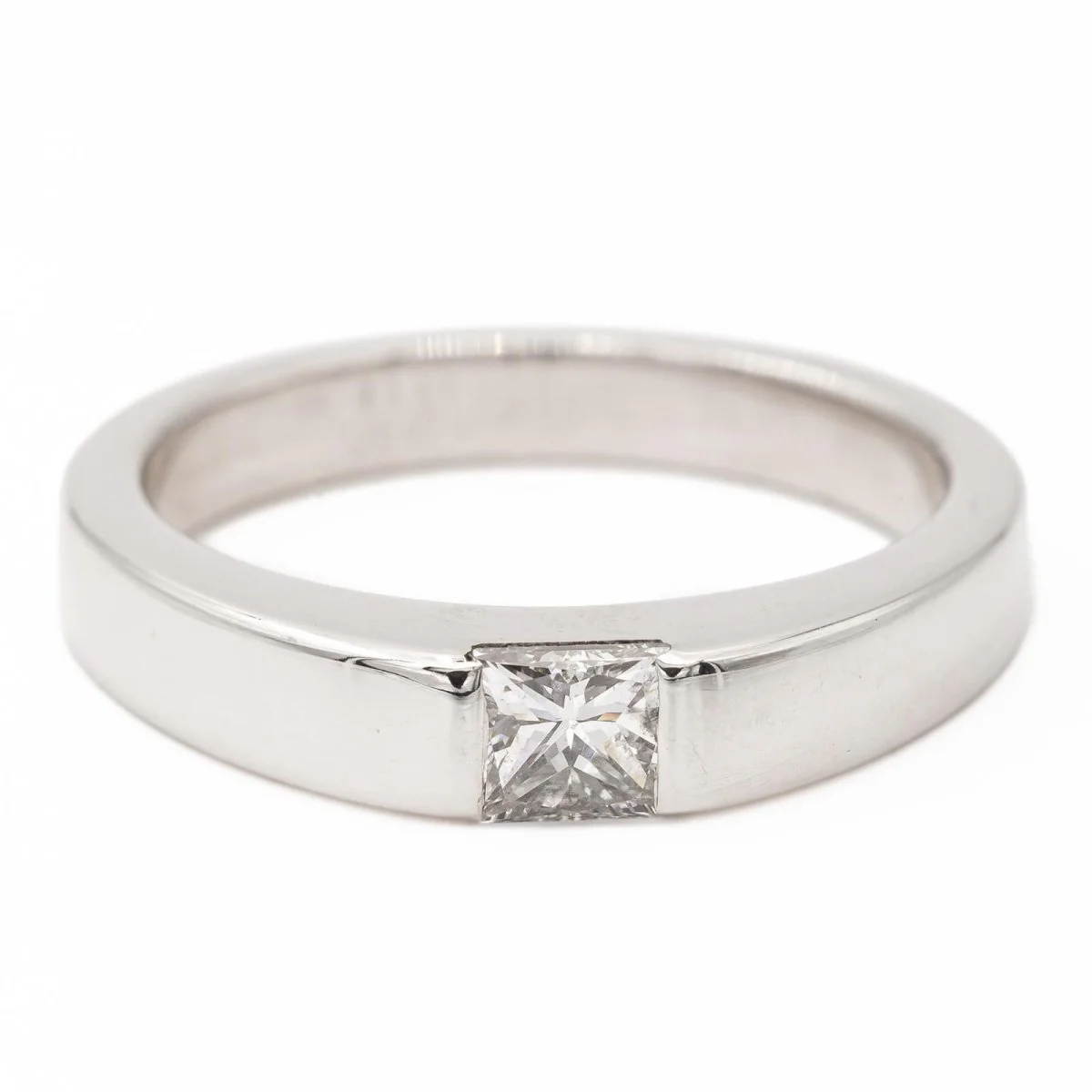 Bague Solitaire CARTIER "Tank" en or blanc et diamant
